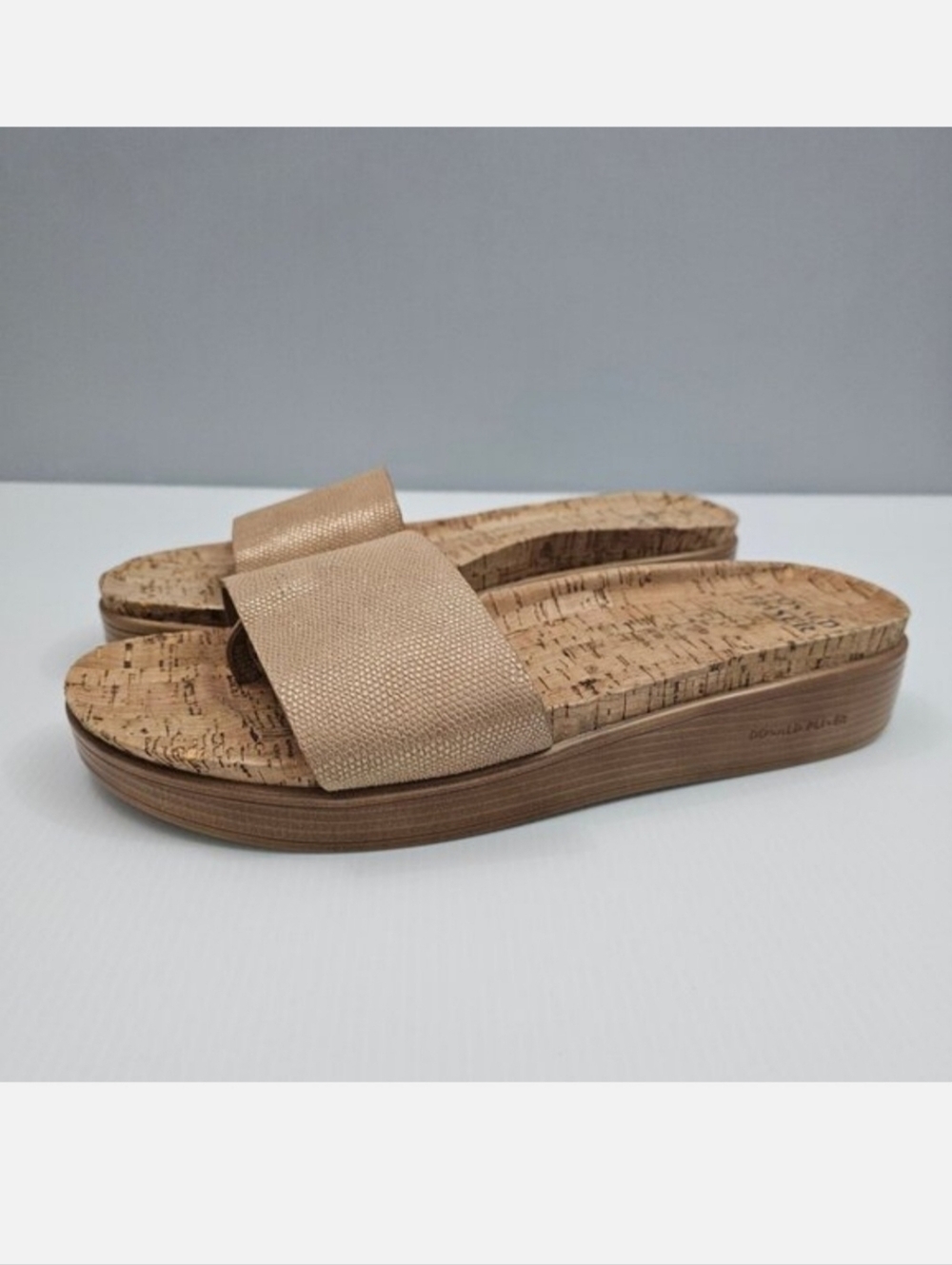 Donald Pliner Fiji Wedge Sandal Womens 11 Metallic Gold Leather Cork Slip On